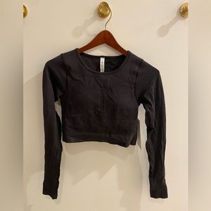 Lululemon Ebb to Street size 6 in Black. NWT